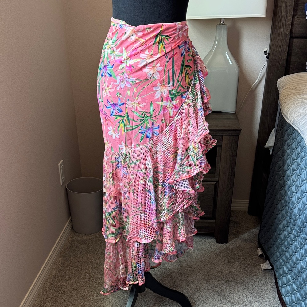 Tropical Floral Pink Sarong with Ruffles (New without tag but included bag)